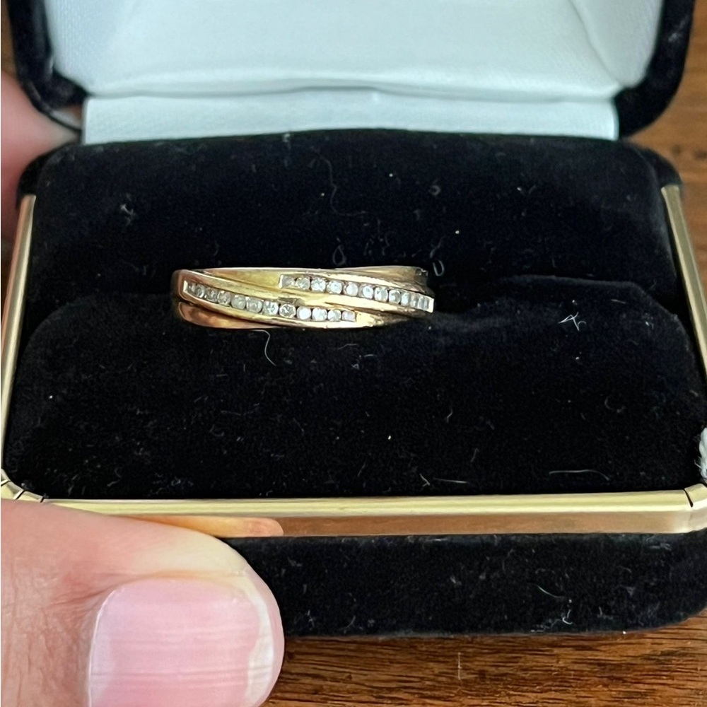 18kt gold wedding/Engagement Band